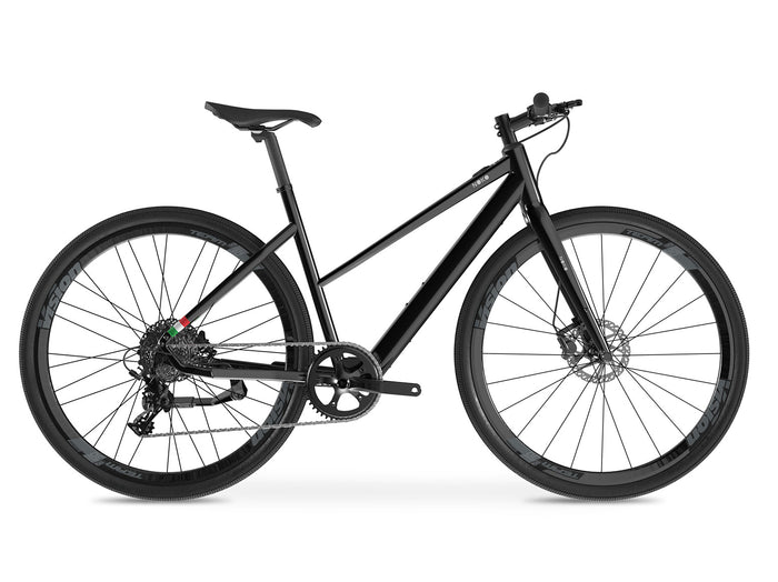NOKOLIFE Black Obsidian, e-bike urbana con telaio ribassato e manubrio piatto in alluminio