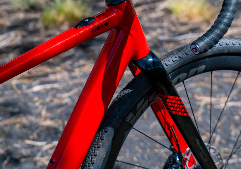 ALLOY FRAME. CARBON FORK.